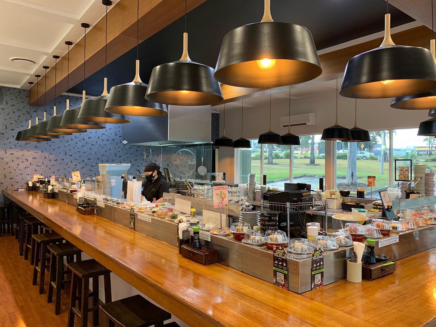 SUSHI TRAIN_11